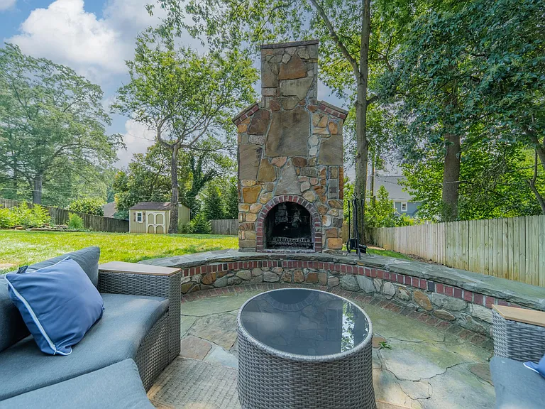 3147 Windsor Dr — Photo 28
