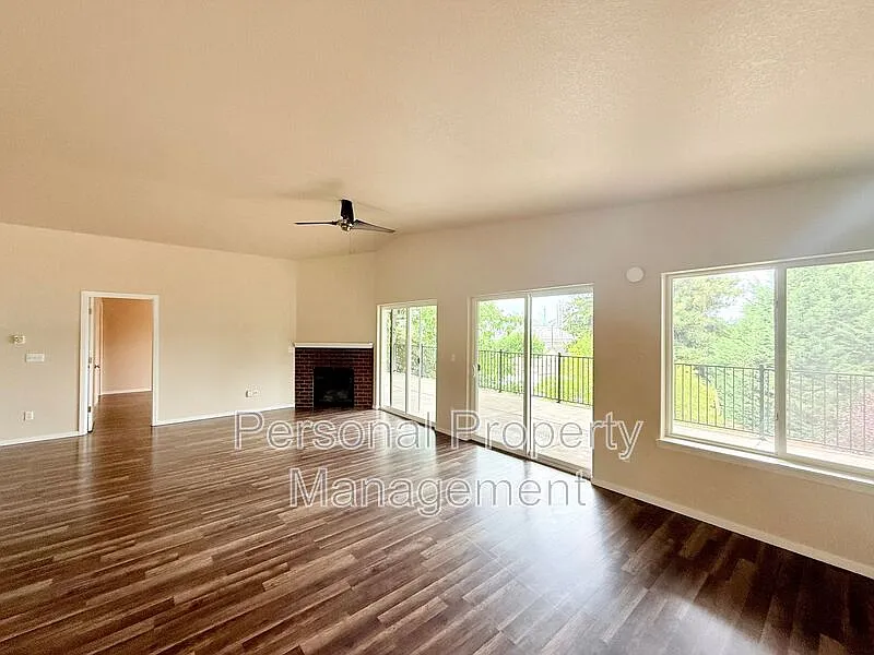2 bed, 1.0 bath, 1360 sqft, $1,695 — Photo 4