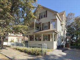 33 Richards St, Worcester, MA