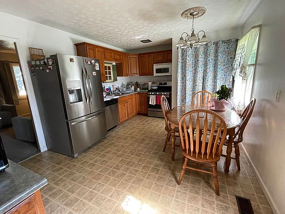 5th image of 1648 Columbian Ave
