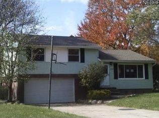 8286 Wright Rd, Broadview Heights, OH 44147