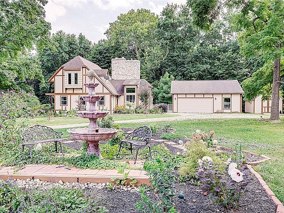 3rd image of 10077 E County Road 600 N