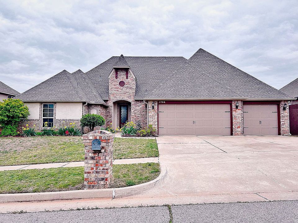 1st image of 1706 NW 194th Cir