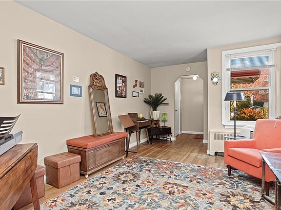 3rd image of 860 Revere Ave