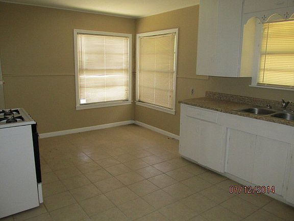 3rd image of 506 E 1st St