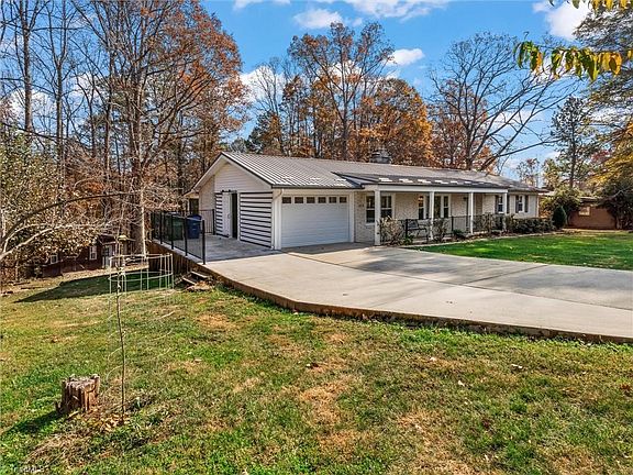 3rd image of 674 Knollwood Dr