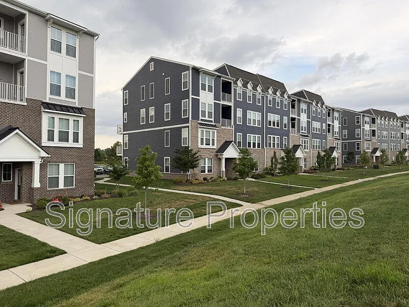 3 bed, 2.5 bath, 2206 sqft, $2,695 — Photo 2