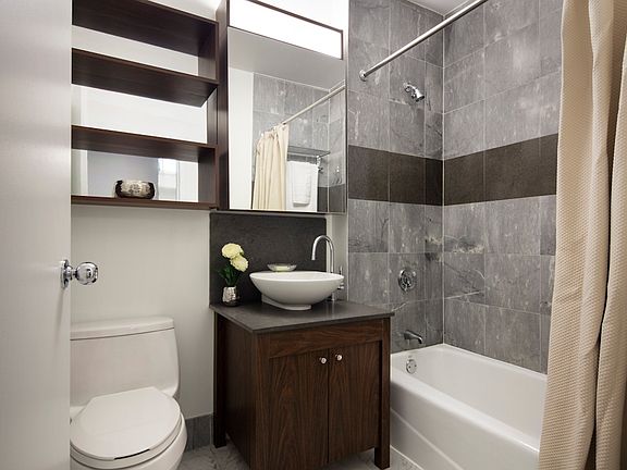 5th image of 535 W 23rd St Space H1l