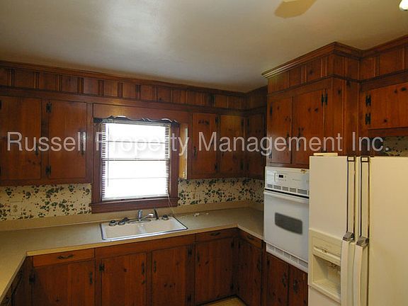 5th image of 2111 Southview Dr
