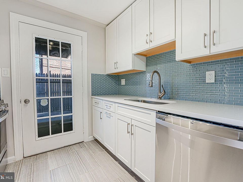 1st image of 110 N George Mason Dr APT 1
