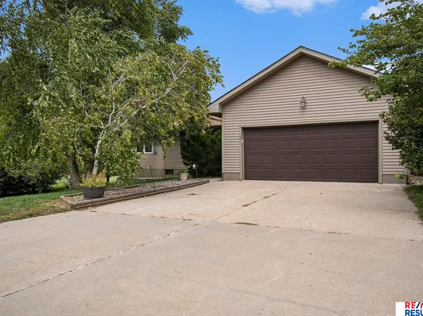 404 W 6th St, Kennard, NE 68034