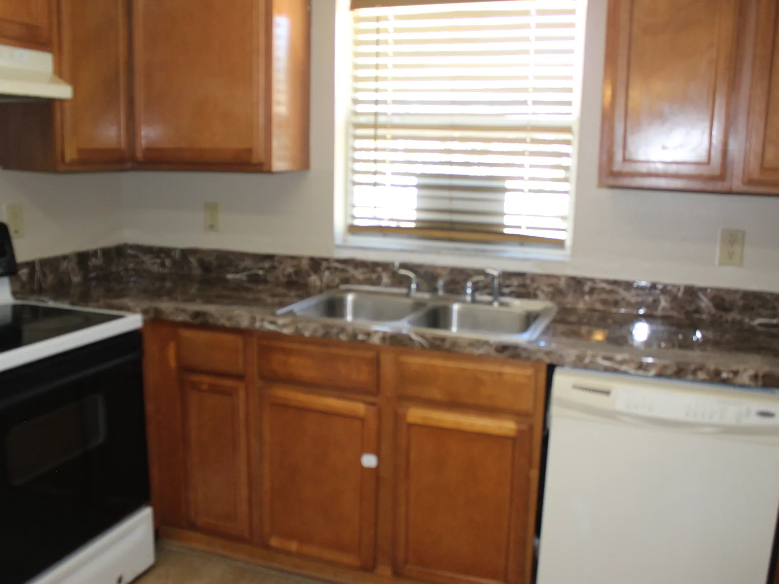 3 bed, 1140 sqft, $1,750 — Photo 2