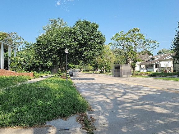 4th image of 330 Main St