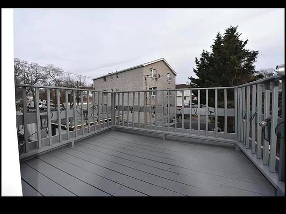 2nd image of 2850 Randall Ave