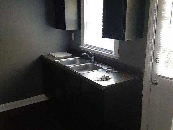 5th image of 613 S 44th St APT 5