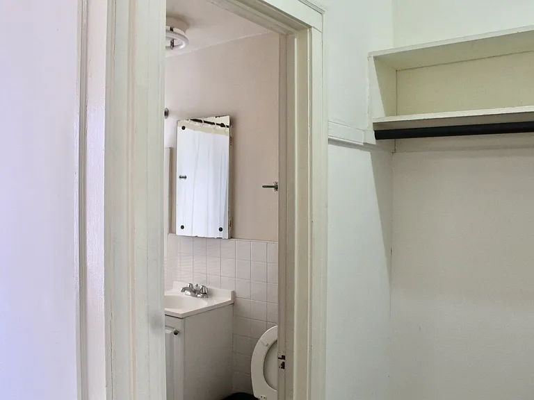 Canterbury Court Apartments — Photo 63