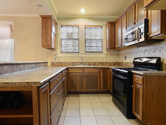 5th image of 2211 Onzaga St