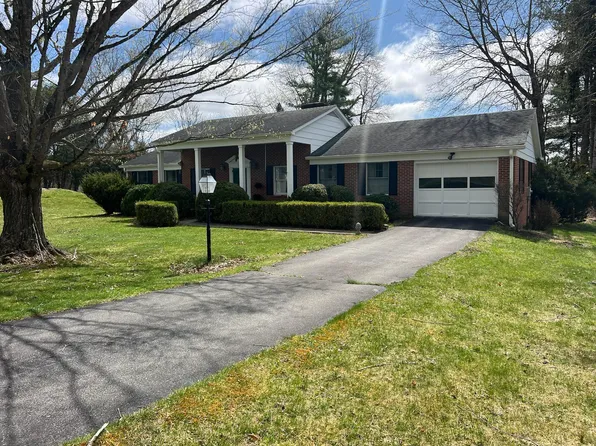 122 Mayapple Trl, Lewisburg, WV 24901