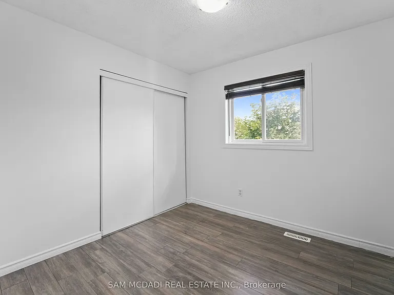 87 Rundle Cres — Photo 14