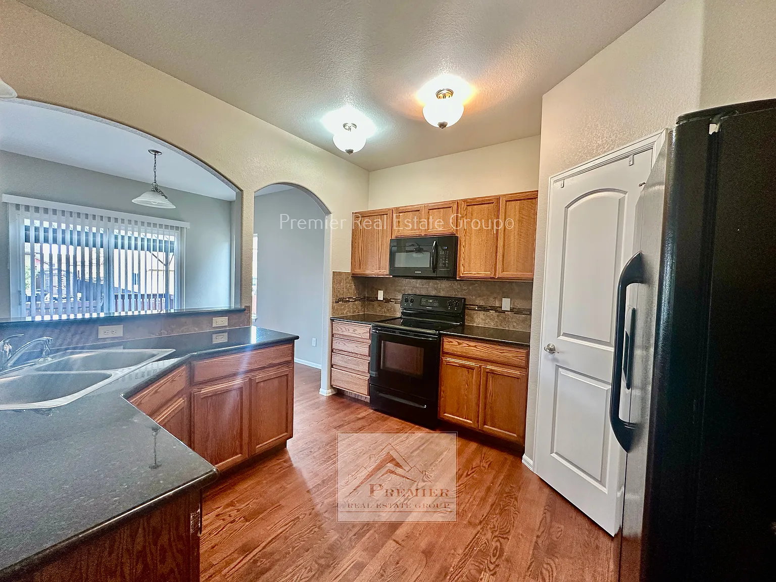6 bed, 3.5 bath, 2970 sqft, $2,625 — Photo 4