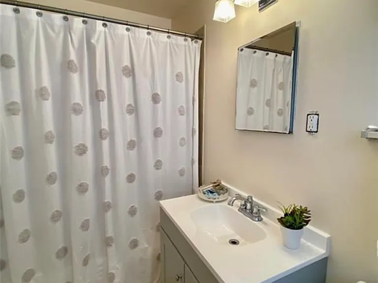 6758 Underhill St — Photo 6