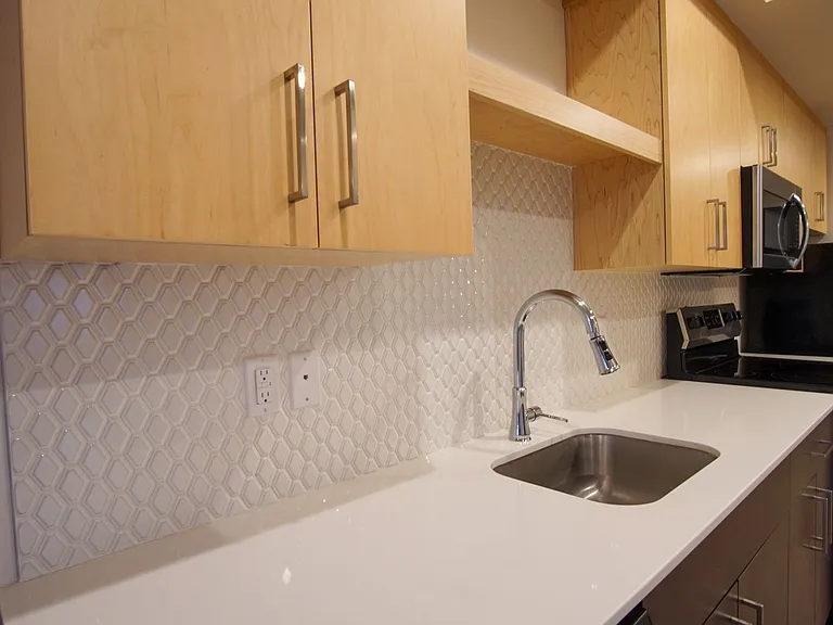 6015 S Virginia Ave #201 — Photo 4