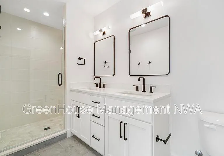 627 SW C St — Photo 17