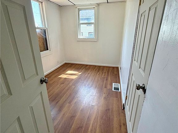 5th image of 235 High St