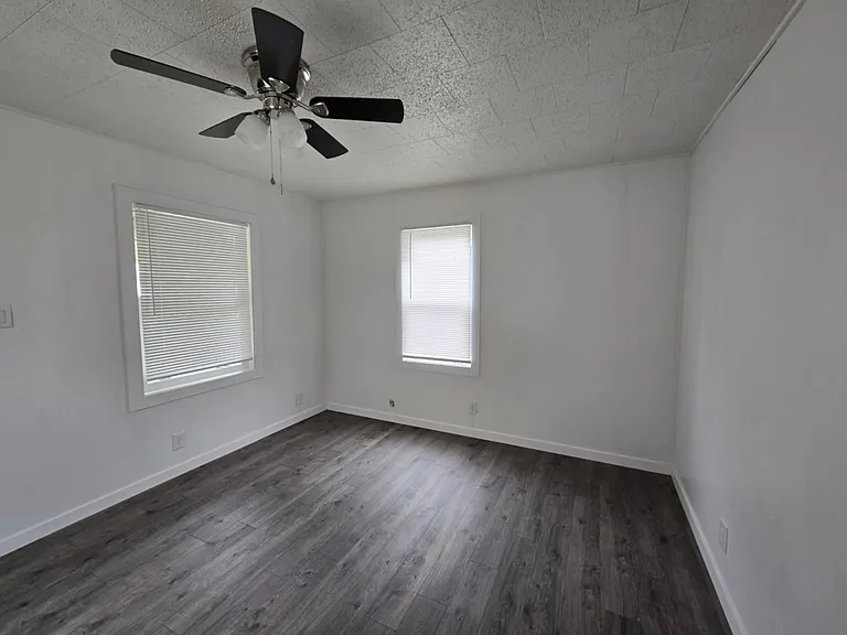 1314 S B St — Photo 1