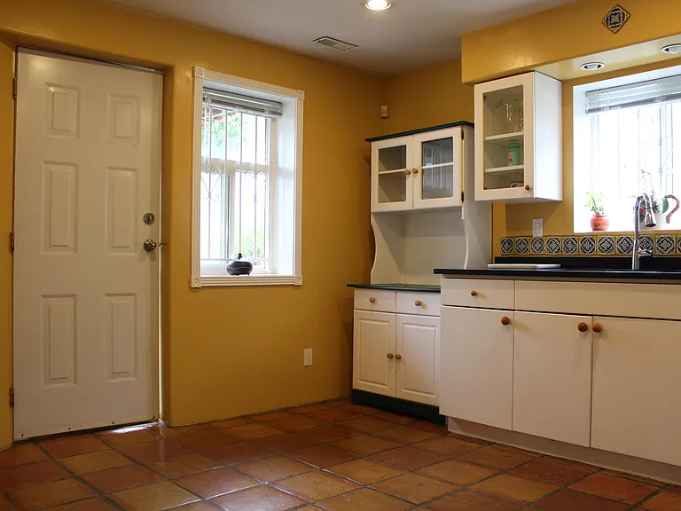 4792 Ridgelawn Dr — Photo 2