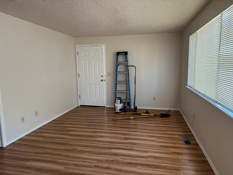 15650 E Burnside St #A — Photo 10
