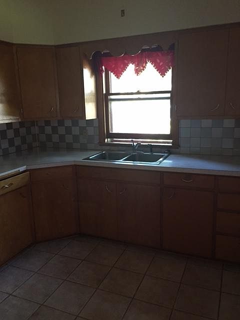 2nd image of 2031 S Bluff Blvd