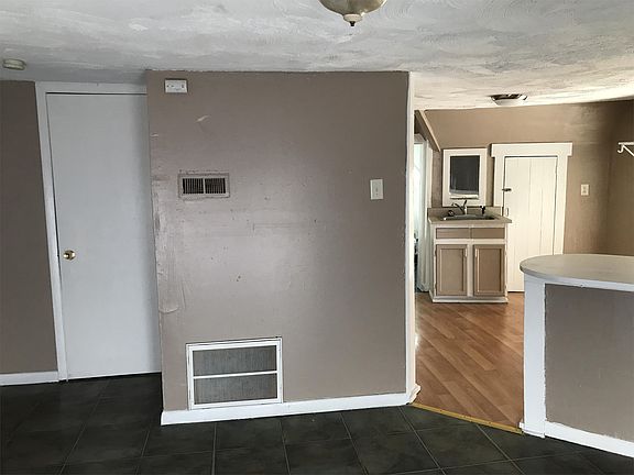 2nd image of 801 E Center St APT 3