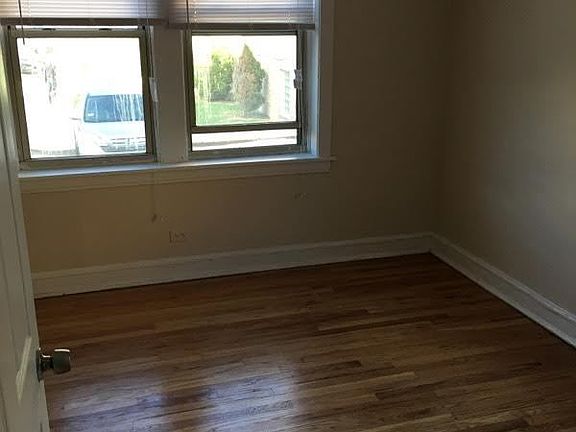4th image of 2346 W Touhy Ave APT 1F