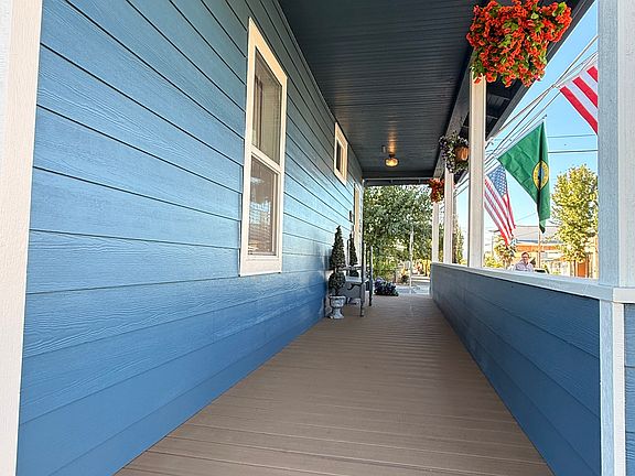 4th image of 303 Pioneer St APT 2