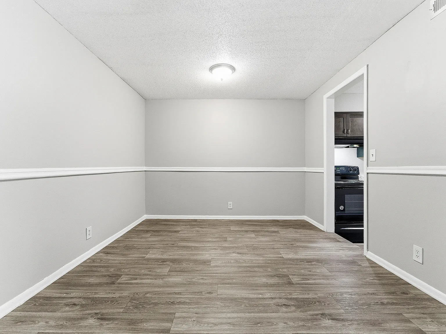 Lacota Apartments — Photo 4