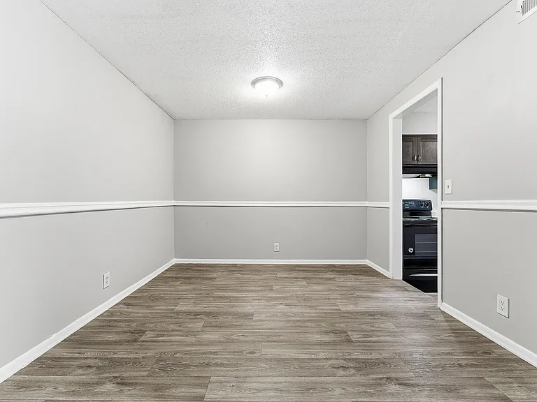 Lacota Apartments — Photo 4