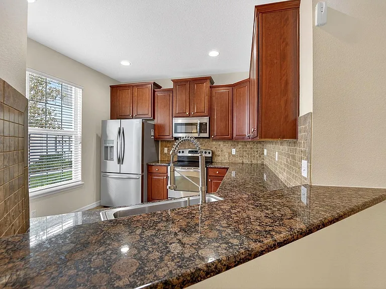 714 Ashentree Dr — Photo 8