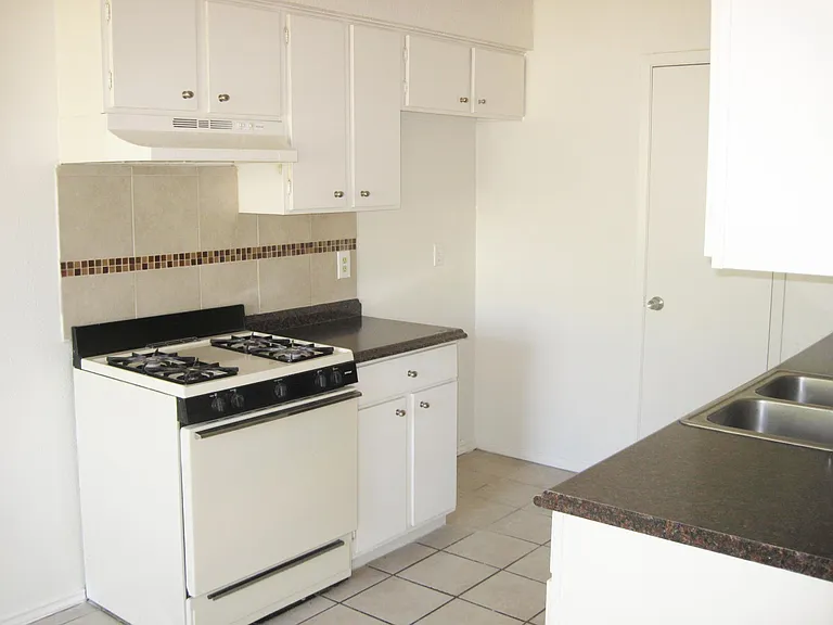 4410 Dove Dr — Photo 2