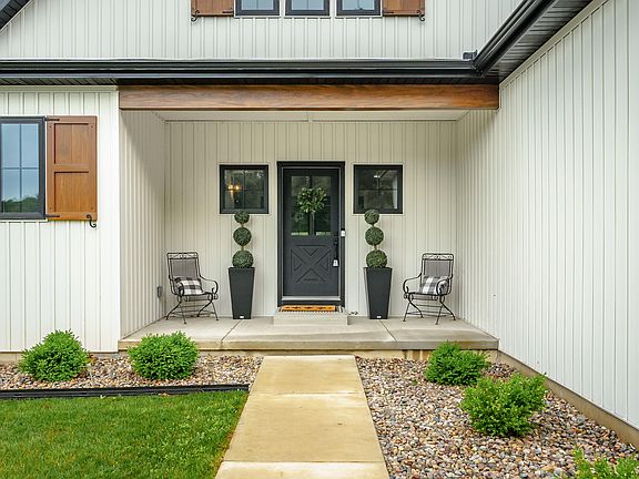 3rd image of 7945 Harvest Hill Ln