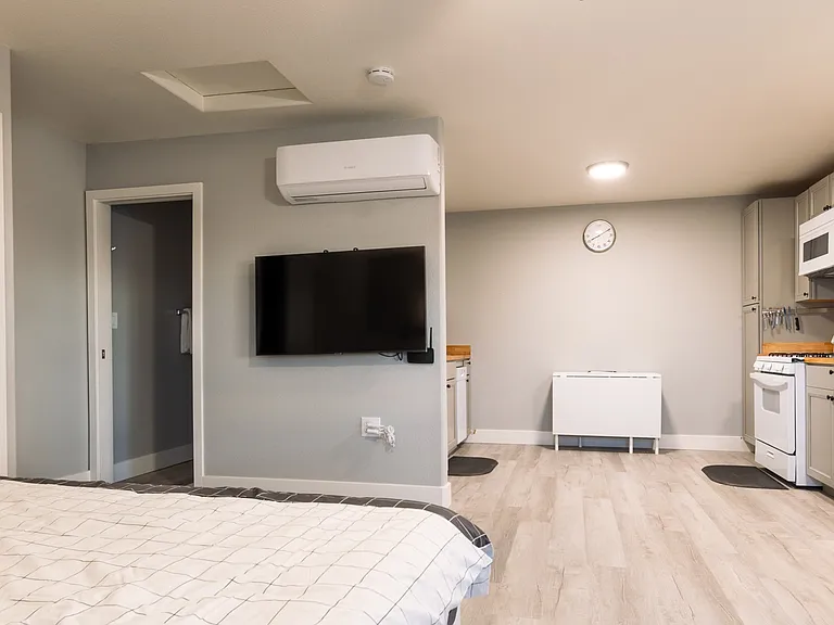 725 S Tehama St #7 — Photo 8