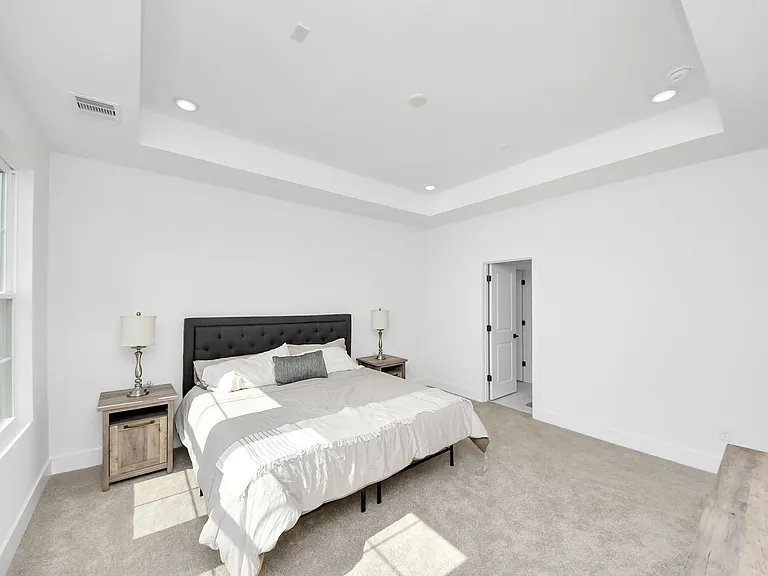 2424 Harrington St — Photo 8