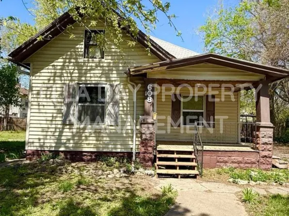 608 E 14th Ave, Winfield, KS 67156