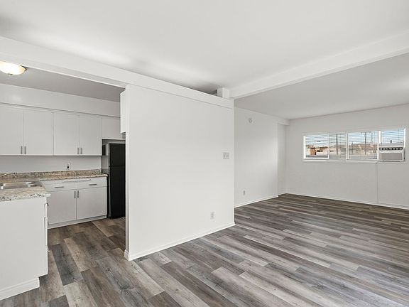 3rd image of 811 Cory Dr #8