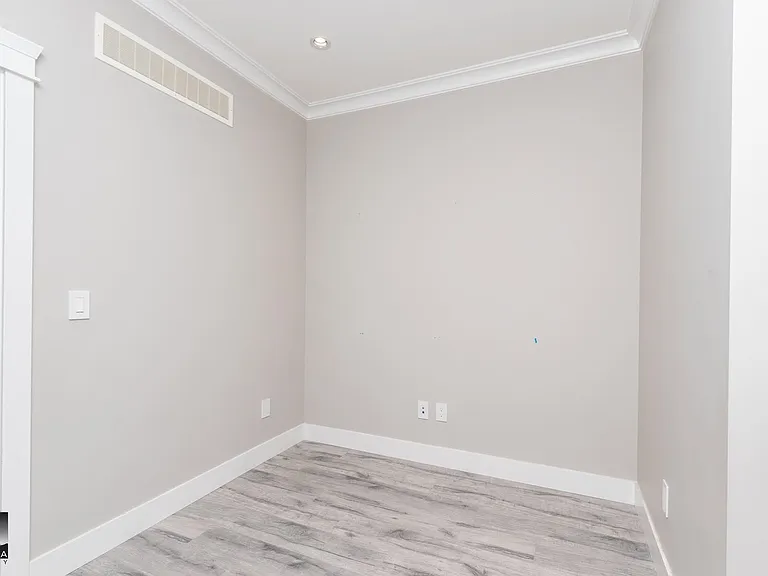 9560 Alexandra Rd #8 — Photo 9