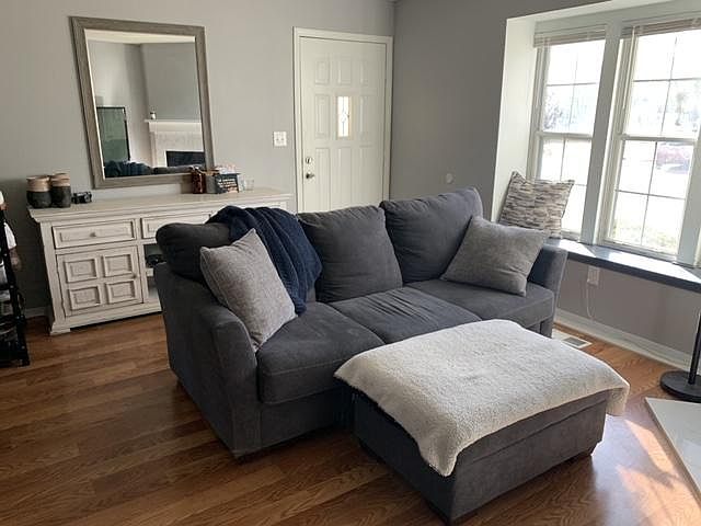 Living room (NOW EMPTY)