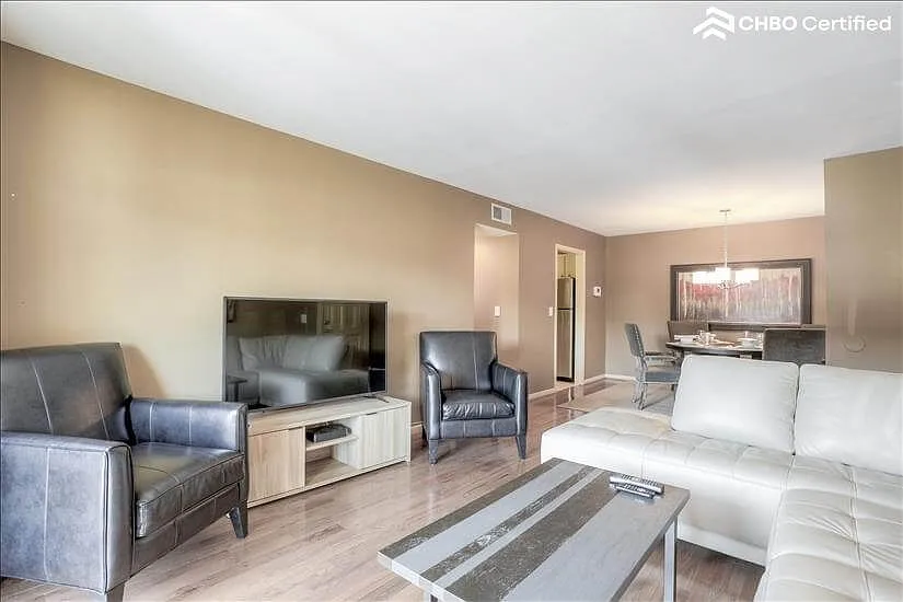 Southern Hills Furnished Top Floor Condo — Photo 3