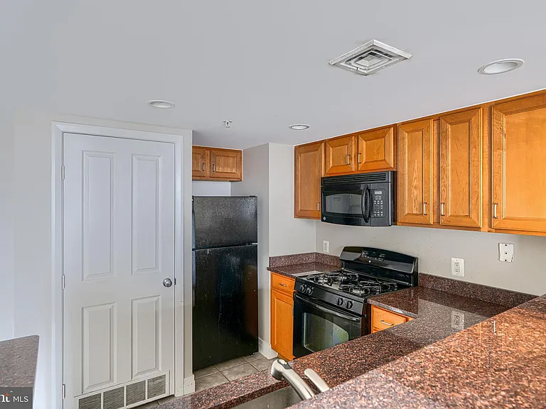 414 Water St #1404 — Photo 15