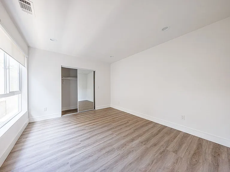 1241 N Sycamore Ave — Photo 33