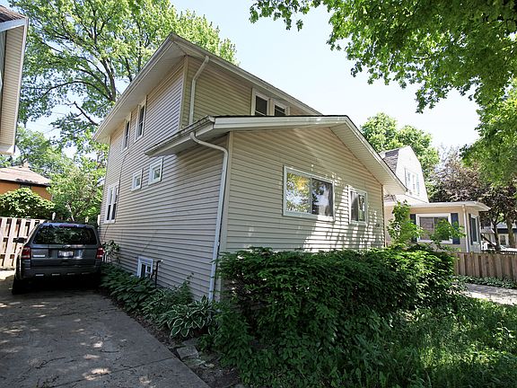 3rd image of 830 Carpenter Ave